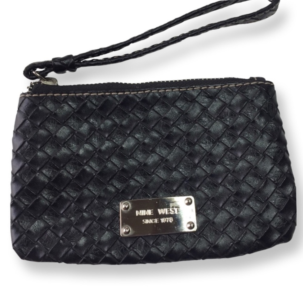 𝅺nine West wristlet